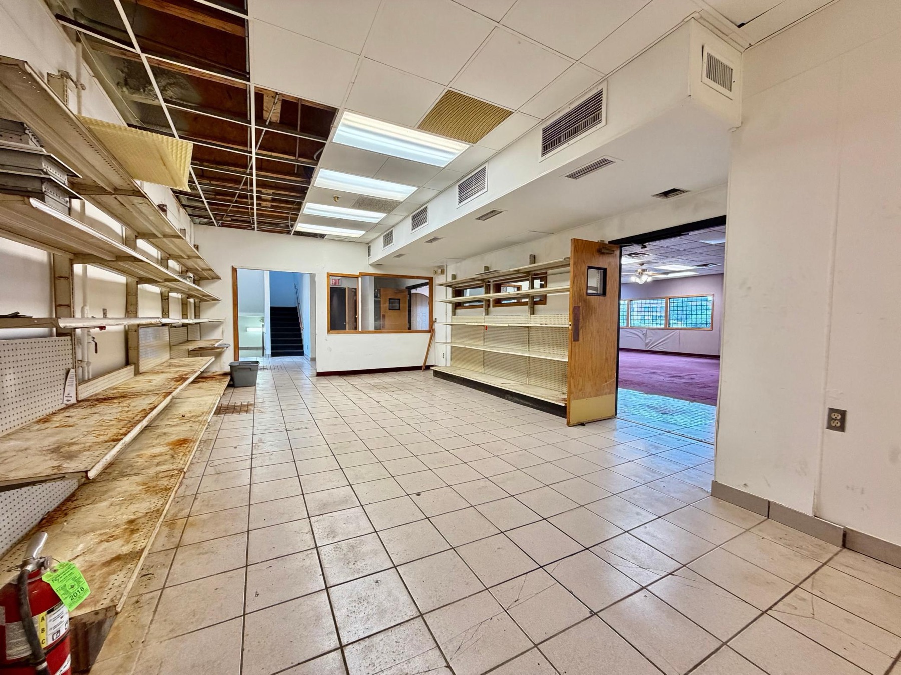 Flexible retail / showroom area